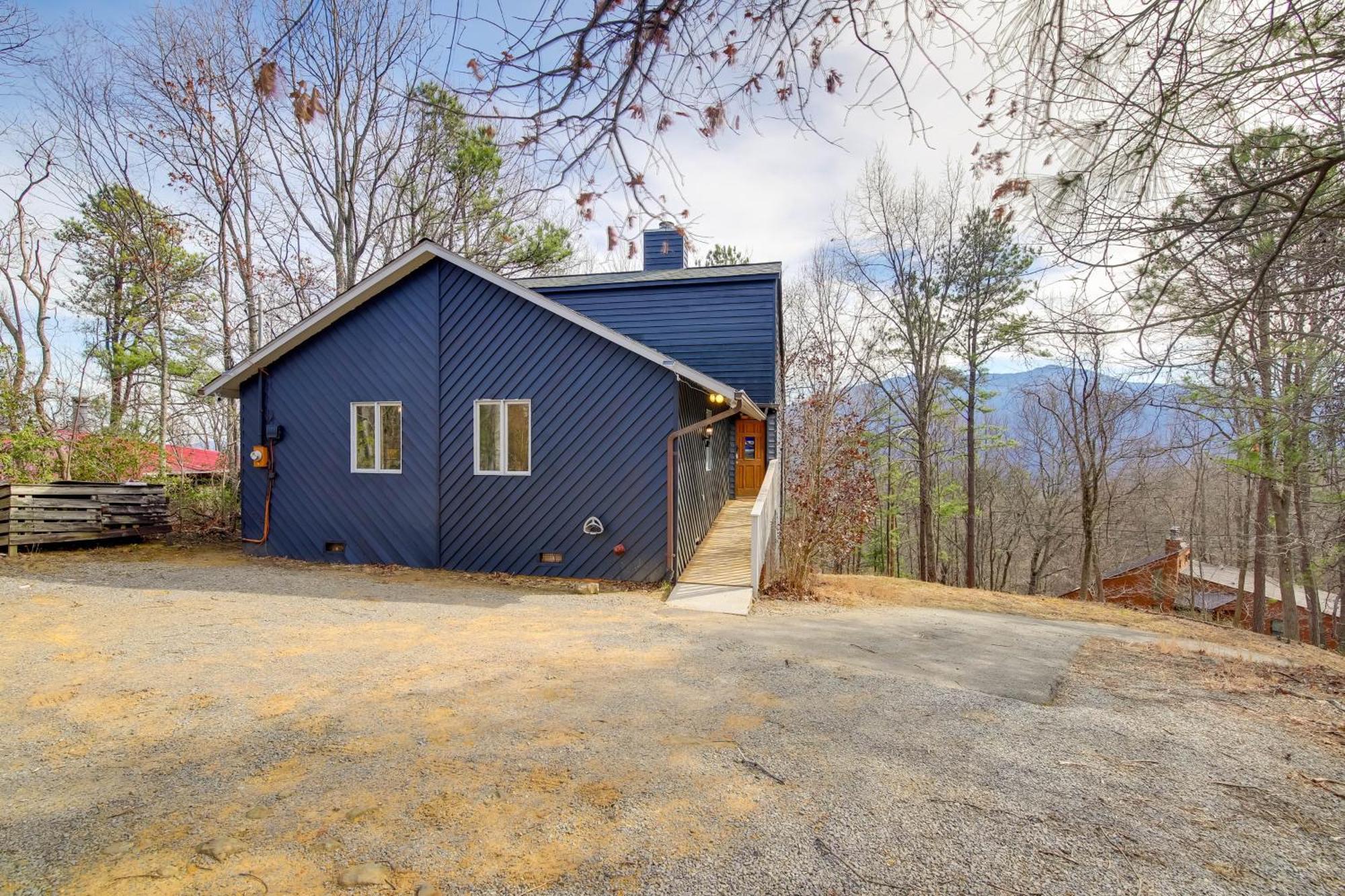 Gatlinburg Mountain Cabin With Hot Tub, Deck And Games Экстерьер фото
